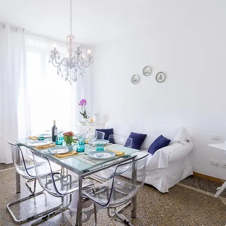 Luxury Four Bedroom *